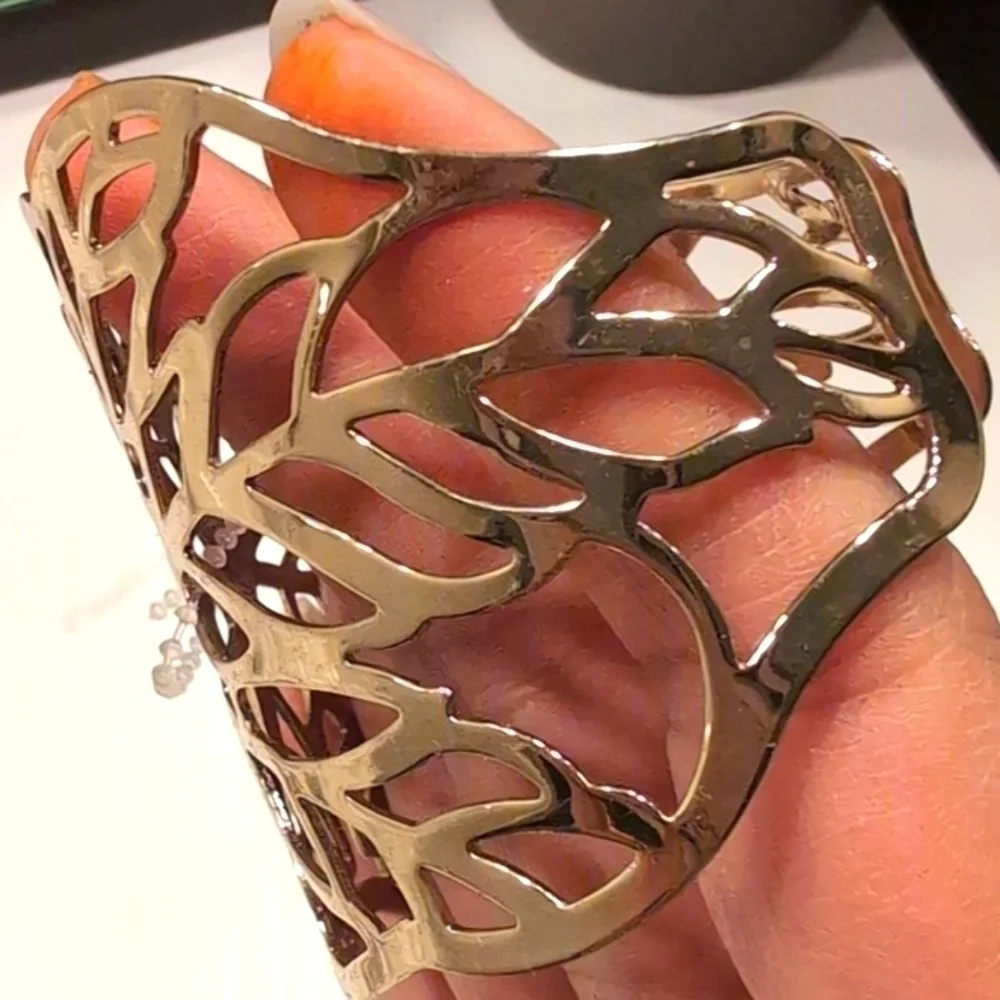 Style Retro Leaves Alloy Gold Plating Women's Bangle Wide